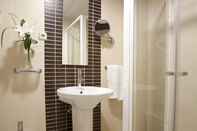 In-room Bathroom Hotel Los Girasoles I