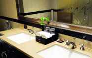 Toilet Kamar 7 Paramount Gallery Hotel