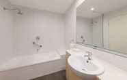 In-room Bathroom 3 Adina Apartment Hotel Perth - Barrack Plaza
