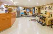 Lobby 5 Microtel Inn & Suites by Wyndham Kingsland