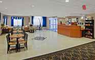 Lobby 3 Microtel Inn & Suites by Wyndham Kingsland