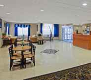 Lobby 3 Microtel Inn & Suites by Wyndham Kingsland