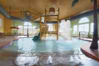 Swimming Pool Country Inn & Suites by Radisson, Appleton North, WI