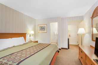 Bedroom 4 Days Inn by Wyndham Albany SUNY