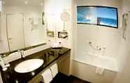 Toilet Kamar 5 NOVINA HOTEL Herzogenaurach Herzo Base