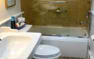 Toilet Kamar 7 The Revere Guest House