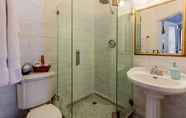 Toilet Kamar 7 Amethyst Garden Inn