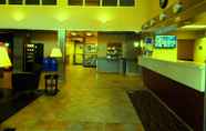 Lobby 6 Comfort Inn & Suites