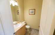 In-room Bathroom 6 The Cove Lakeside Resort