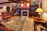Lobby Country Inn & Suites by Radisson, Lake George (Queensbury), NY