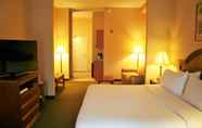 Kamar Tidur 5 Holiday Inn Express Hotel & Suites Drums, an IHG Hotel