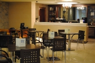 Bar, Kafe, dan Lounge Hotel Ideal