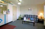 Lobi 3 Americas Best Value Inn Roxboro