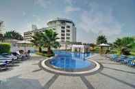 Swimming Pool Ramada Plaza Taian