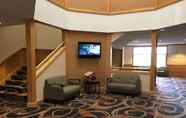 Lobi 6 Cabot Inn & Suites