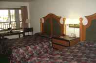 Bedroom Econo Lodge