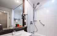 In-room Bathroom 2 NH London Kensington