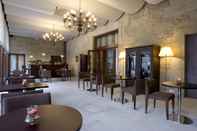 Bar, Cafe and Lounge Hotel Pazo de Lestrove by Pousadas de Compostela