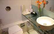 In-room Bathroom 5 Boutique Hotel Bawa Suites