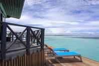 สระว่ายน้ำ Kuredu Island Resort