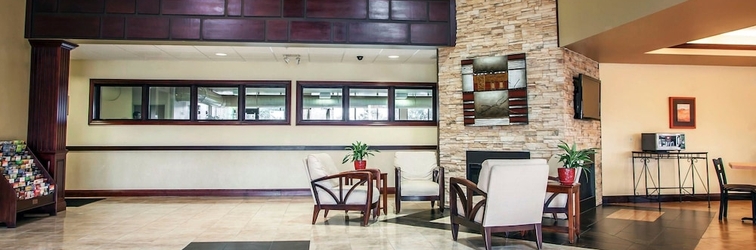 Lobby Comfort Suites Elgin