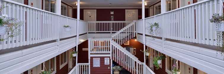 Lobby The Downtown, a Coast Hotel