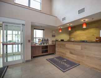 Lobi 2 Country Inn & Suites by Radisson, Boone, NC