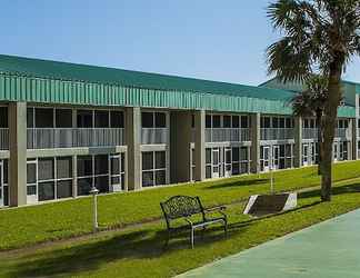 Exterior 2 Getaways at Destin Holiday Beach Resort