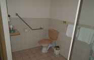 Toilet Kamar 4 Bendigo Golden Square Motor Inn