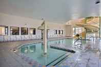 Swimming Pool Super 8 by Wyndham Trois-Rivieres