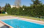 Swimming Pool 6 Mercure Valence Sud