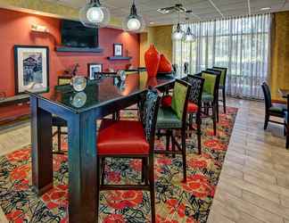 Sảnh chờ 2 Hampton Inn Quincy