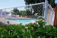 Swimming Pool Cocoa Country Inn at Hershey