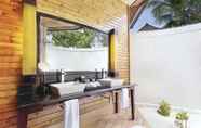 ห้องน้ำภายในห้อง 4 Komandoo Maldives Island Resort