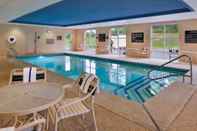 Swimming Pool Hampton Inn & Suites Plymouth