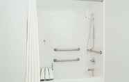 In-room Bathroom 6 Super 8 by Wyndham Cloverdale
