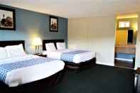 Bedroom Rodeway Inn