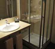 In-room Bathroom 4 Hotel Class Valls