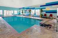 Swimming Pool La Quinta Inn & Suites by Wyndham Oklahoma City - Moore