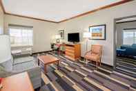 Common Space La Quinta Inn & Suites by Wyndham Oklahoma City - Moore