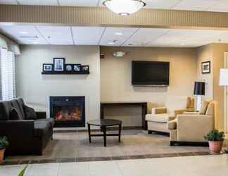 Lobi 2 Quality Inn & Suites