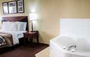 Bilik Tidur 3 Quality Inn & Suites