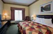 Bedroom 5 Comfort Inn & Suites Hampton near Coliseum