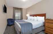 Bedroom 6 Days Inn & Suites by Wyndham Sellersburg