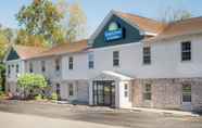 Exterior 3 Days Inn & Suites by Wyndham Sellersburg