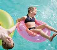 Swimming Pool 5 Country Inn & Suites by Radisson, Newnan, GA
