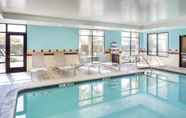 Kolam Renang 7 SpringHill Suites by Marriott Bakersfield