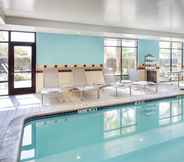 Swimming Pool 7 SpringHill Suites by Marriott Bakersfield