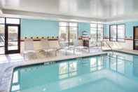 สระว่ายน้ำ SpringHill Suites by Marriott Bakersfield