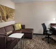 Common Space 4 SpringHill Suites by Marriott Bakersfield